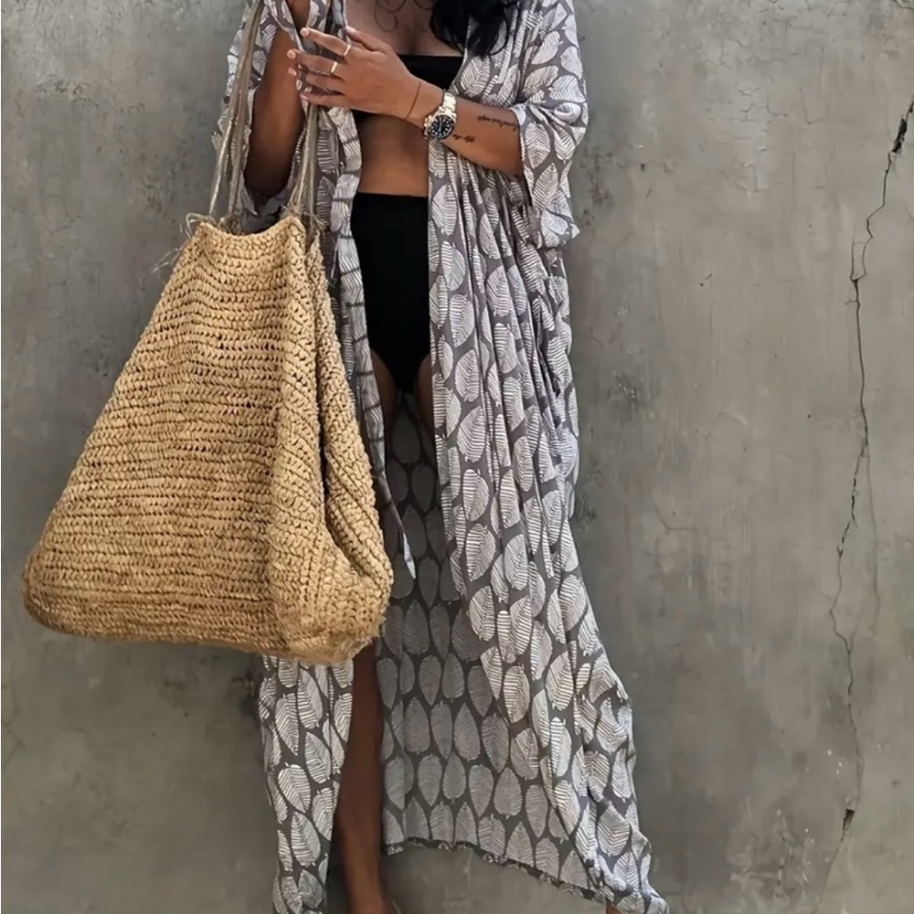 Elegant Gray Leaf Pattern Kimono
